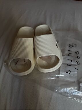 Studio 1886 by Avon “Chunky EVA Slide” Size 9-10